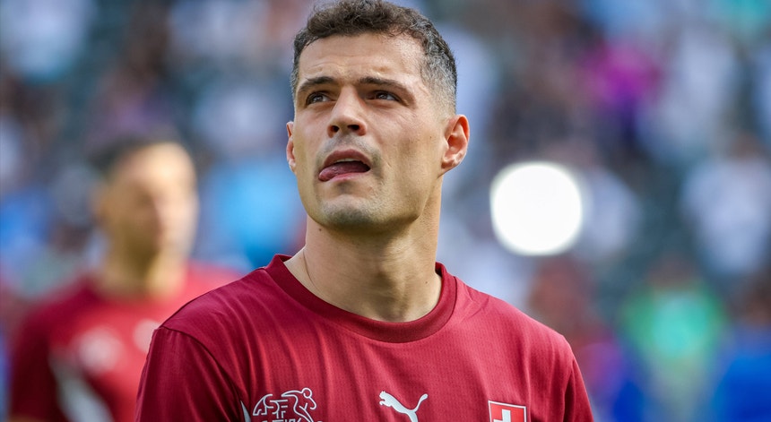 Imagem de Federação suíça castiga capitão Xhaka por falsificação de certificado covid-19
