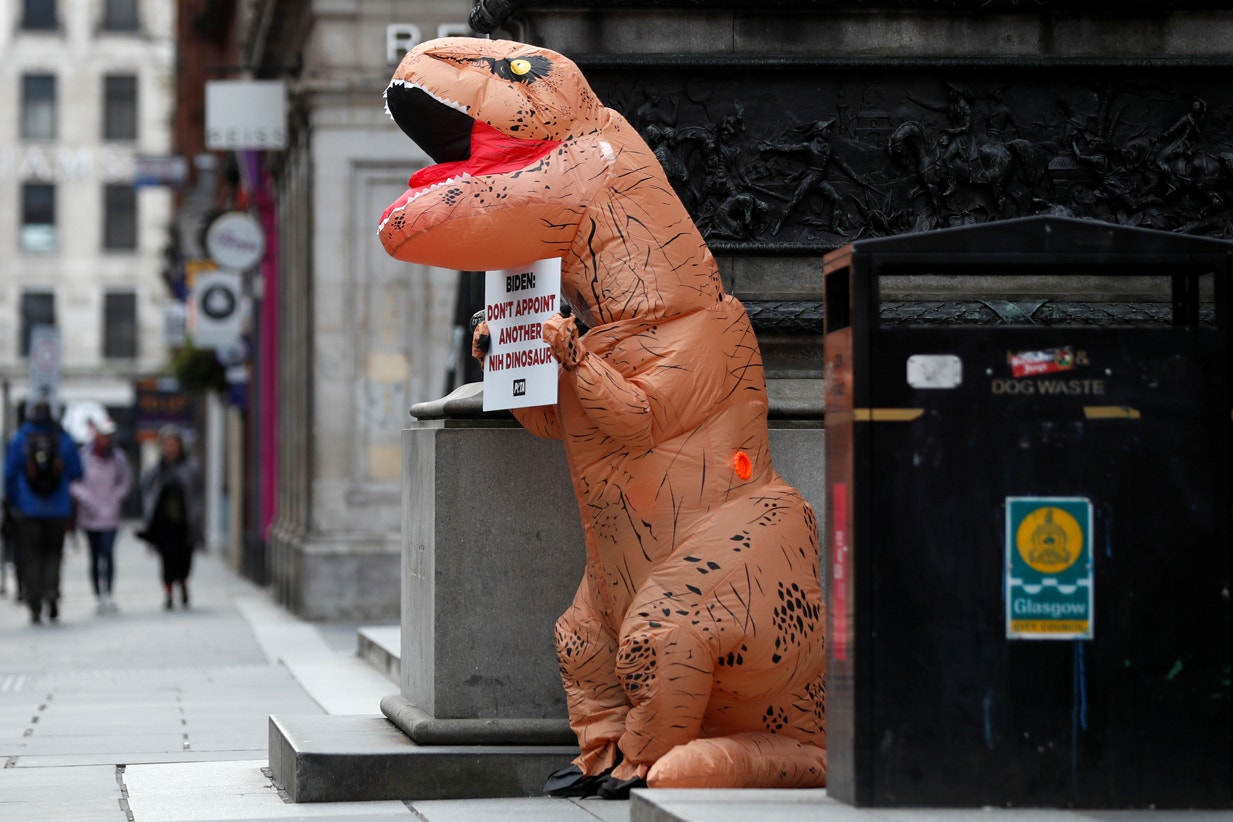  Organiza&ccedil;&atilde;o activista Oxfam. Alus&atilde;o &agrave; extin&ccedil;&atilde;o dos dinossauros | Lee Smith - Reuters 