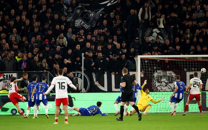 FC Porto não aproveita superioridade numérica e empata em Utrecht