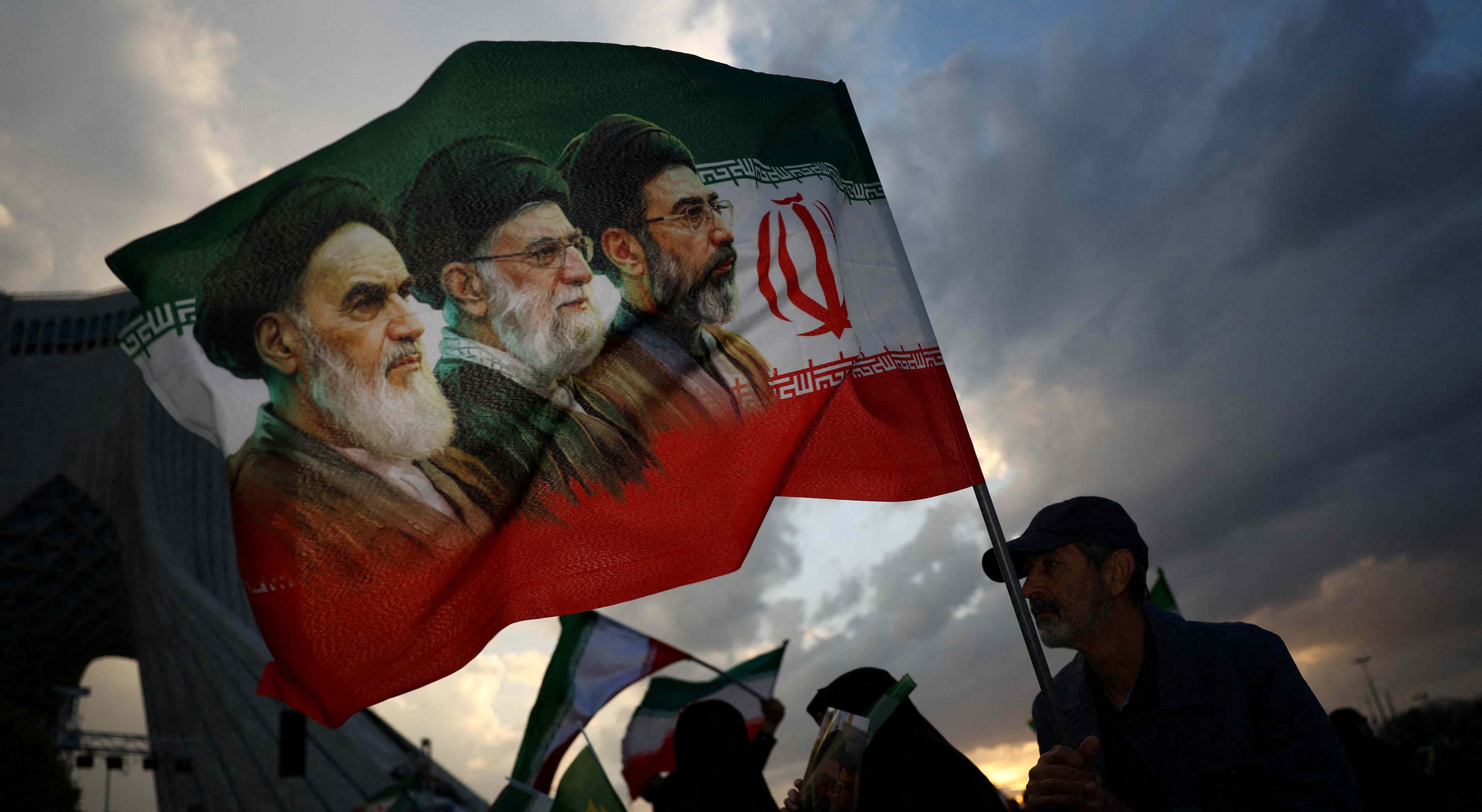 Líder supremo do Irão promete eliminar "abusos do inimigo" no Estreito de Ormuz