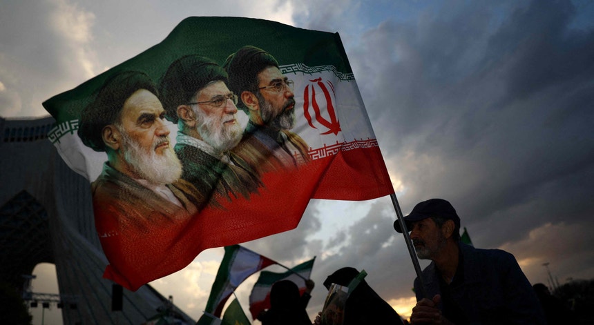 Líder supremo do Irão promete eliminar 