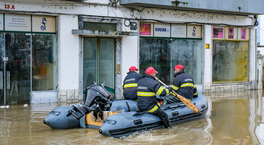 Sado voltou a inundar a baixa de Alcácer do Sal