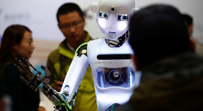 O documento recomenda que os designers garantam que todos os robôs têm um interruptor que permita "matá-los"
