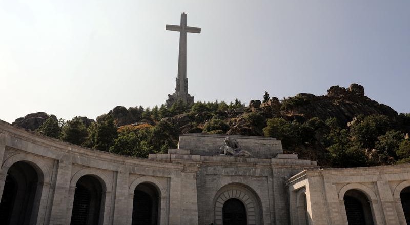 O memorial em Vale dos Caídos foi construído entre 1940 e 1958 por ordem de Francisco Franco, e é onde os restos mortais do ditador se encontram desde a sua morte, em 1975
