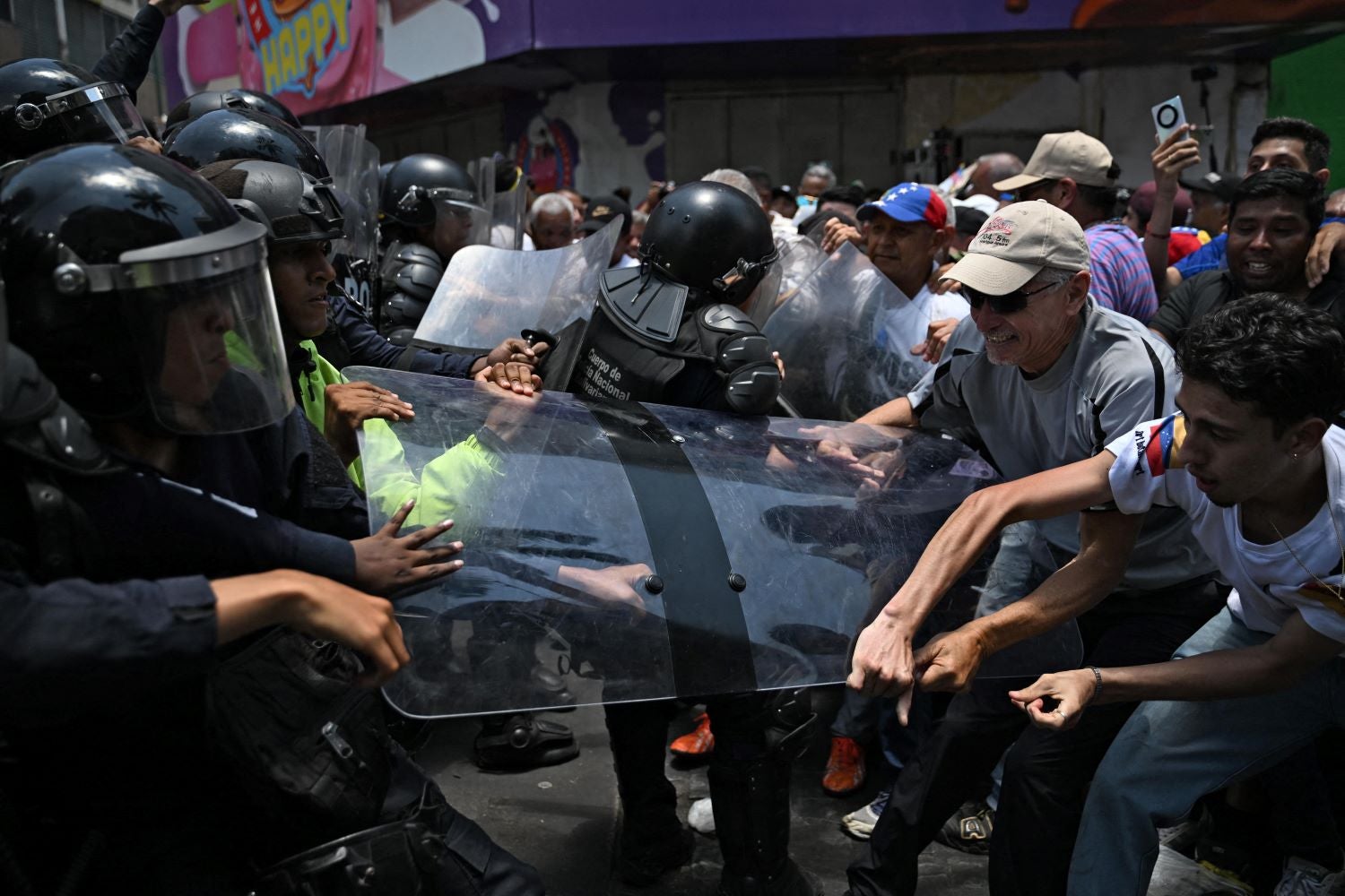 Confrontos na Venezuela. Polícia de choque impede marcha sobre palácio presidencial