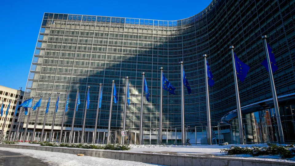 Bruxelas analisa pedido português de imposto sobre lucros extraordinários de energéticas