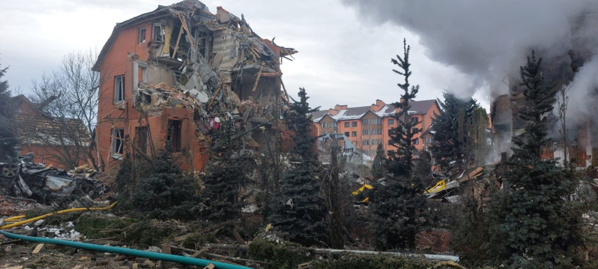 Mísseis russos abatem-se sobre Kiev e Lviv. Um quarto dos ucranianos sem energia para aquecimento