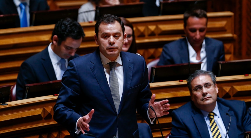 Luís Montenegro vai desafiar formalmente o líder do PSD Rui Rio
