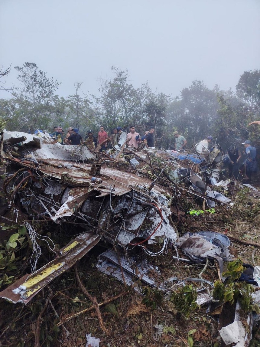 Imagem de Queda avião na Colômbia. Fontes militares referem 71 sobreviventes