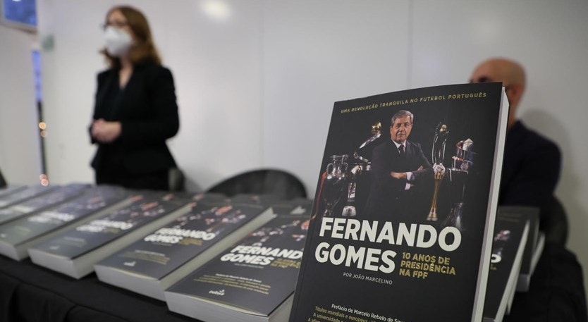 A história de Fernando Gomes na FPF passou a estar registada em livro
