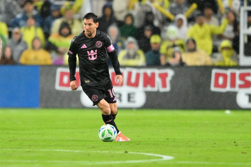 Imagem de Lionel Messi formaliza compra do UE Cornellà