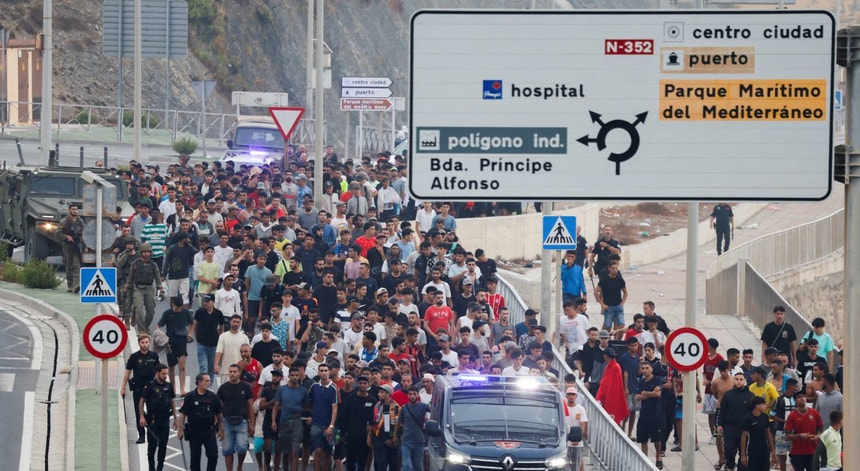 Imagem de UE reúne de emergência para analisar crise migratória em Ceuta