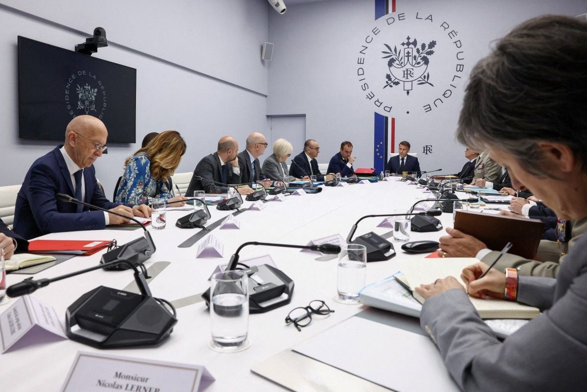 Contactos secretos, "troca" e saída pelo Azerbaijão: os bastidores da libertação dos dois franceses detidos no Irão