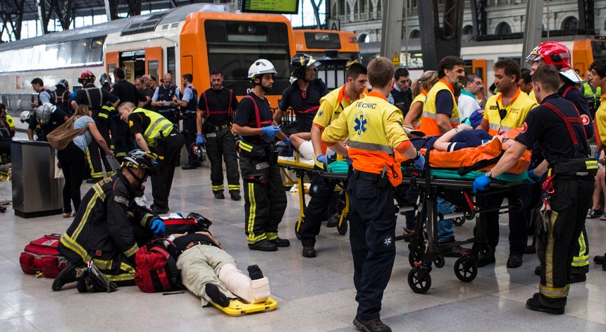 Um acidente com um comboio regional em Barcelona provocou 54 feridos.
