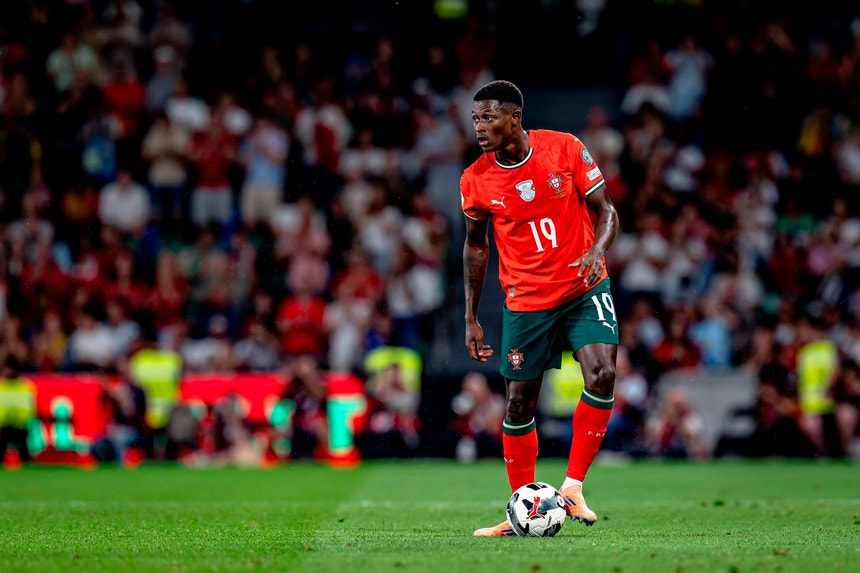 Imagem de Nuno Mendes desfalca seleção devido a entorse no joelho