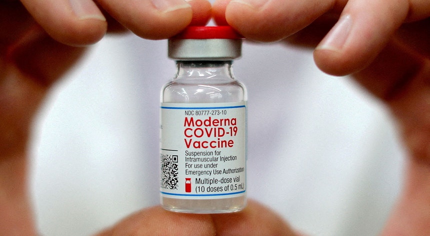 A Moderna Inc prometeu a 23 de junho ter pronta em breve uma vacina incluindo as cepas da variante Ómicron do coronavírus SARS-CoV-2 que provoca a Covid-19
