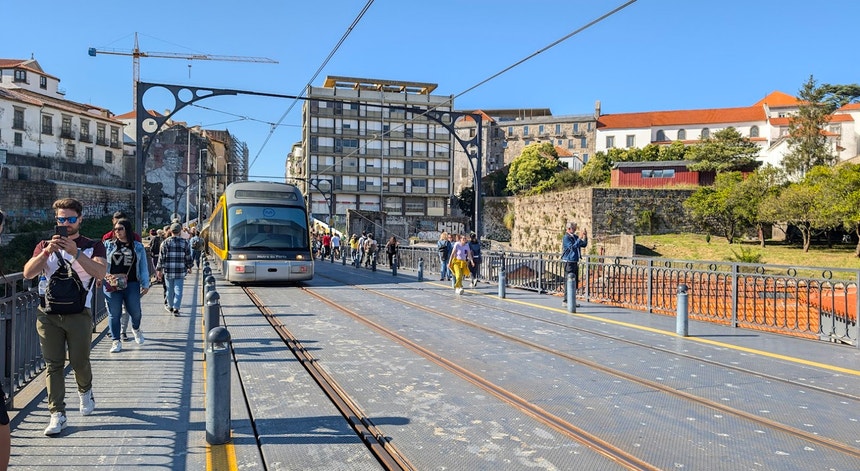 Imagem relacionada com a notícia: Porto sem metro no fim do ano