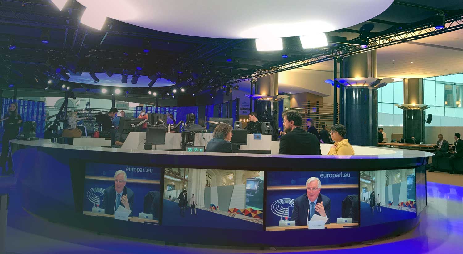  Raquel Mor&atilde;o Lopes entrevista Udo Bullmann, l&iacute;der do grupo pol&iacute;tico dos Socialistas e Democratas no Parlamento Europeu. Conversaram sobre Brexit, as elei&ccedil;&otilde;es europeias e o futuro da Uni&atilde;o. 