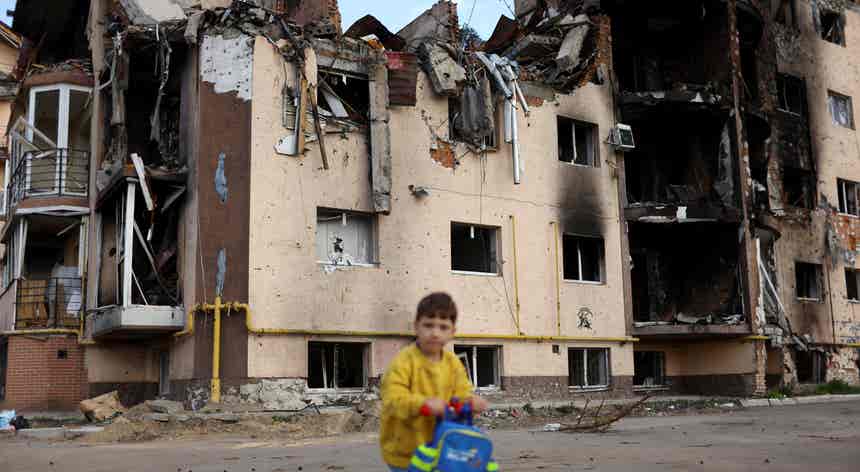 Bombardeamentos no Donbass. Zelensky fala em situação "extremamente difícil"