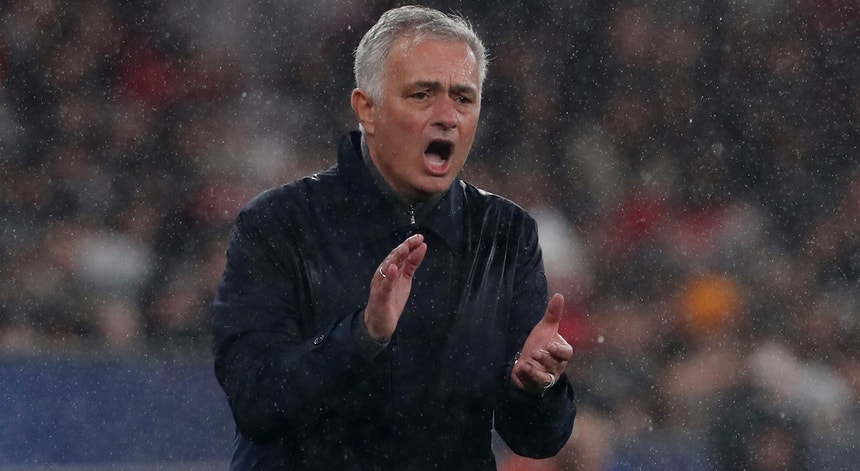 Imagem de Mourinho `torce` pelo Sporting no clássico do Dragão