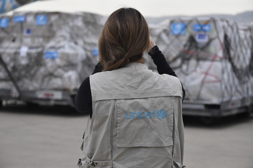 Imagem ilustrativa: Mais de 20 milhões de crianças e famílias em risco devido aos cortes nos fundos