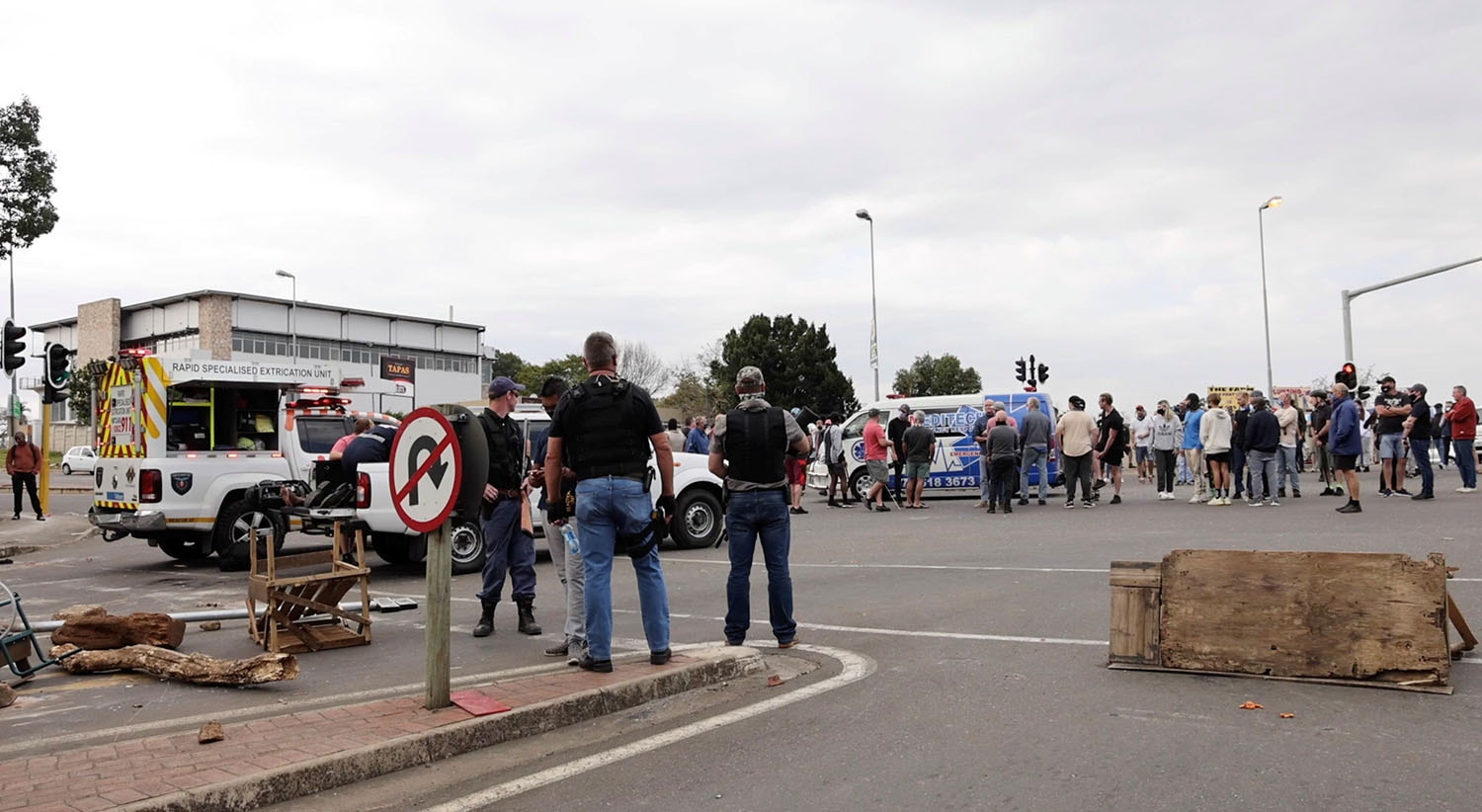  Moradores bloqueiam ruas em Durban | Cortesia: Kierran Allen via Reuters 