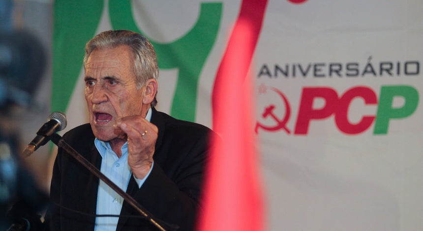 Jerónimo de Sousa denuncia estar em curso um bloco central informal entre PSD e PS