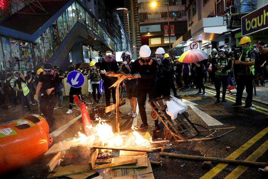 Hong Kong. China alertou manifestantes para não “brincarem com o fogo”