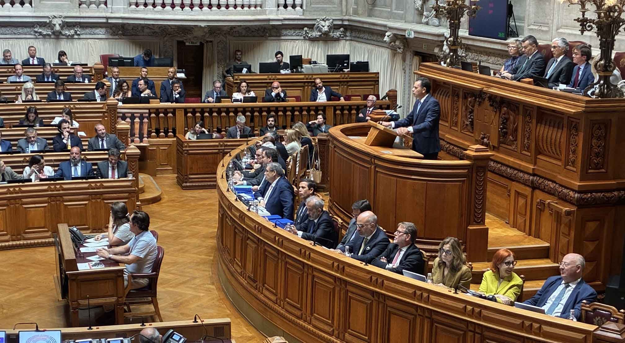 Estado da Nação. Montenegro acusa Chega de se lançar "para os braços do PS"