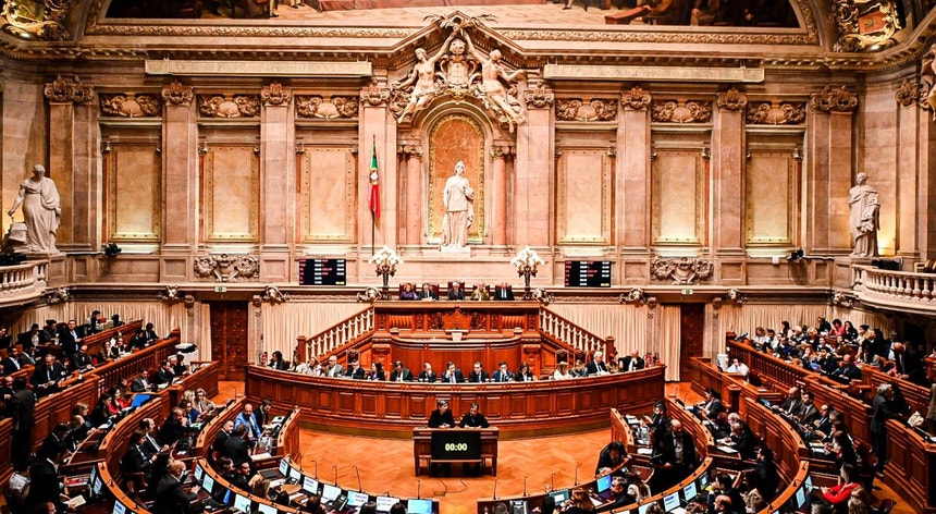Portuguese Nationality Law Debate Postponed for Third Time Amid Political Negotiations