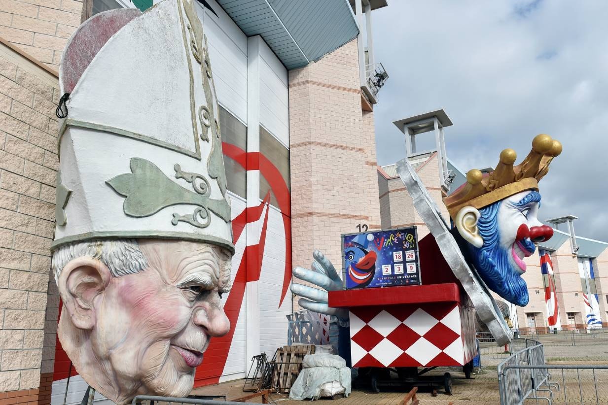  It&aacute;lia. Carro aleg&oacute;rico com a representa&ccedil;&atilde;o do Papa Jo&atilde;o Paulo II | Massimo Pinca - Reuters  