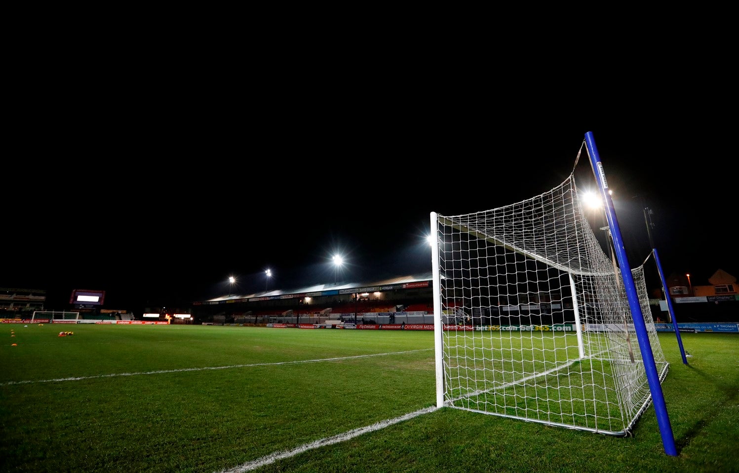 Guarda-redes Tom King marca golo a 96,01 metros e entra no Guiness Book