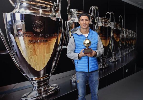  4 de dezembro - Ronaldo &eacute; distinguido como o Melhor Marcador de 2013 pela Federa&ccedil;&atilde;o Internacional de Hist&oacute;ria e Estat&iacute;stica de Futebol 