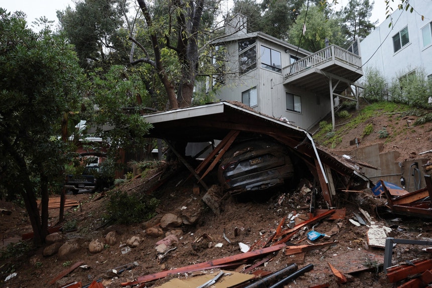O deslizamento das terras destruiu uma casa e danificou habitações
