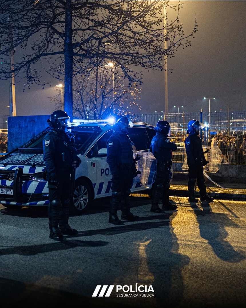 Imagem de Confrontos entre adeptos de Sporting e Benfica acabam em 124 detenções