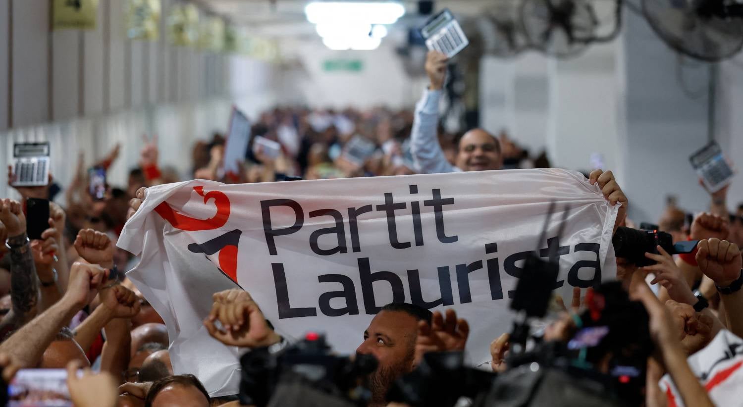 Trabalhistas mantêm poder em Malta e conseguem inédito quarto mandato