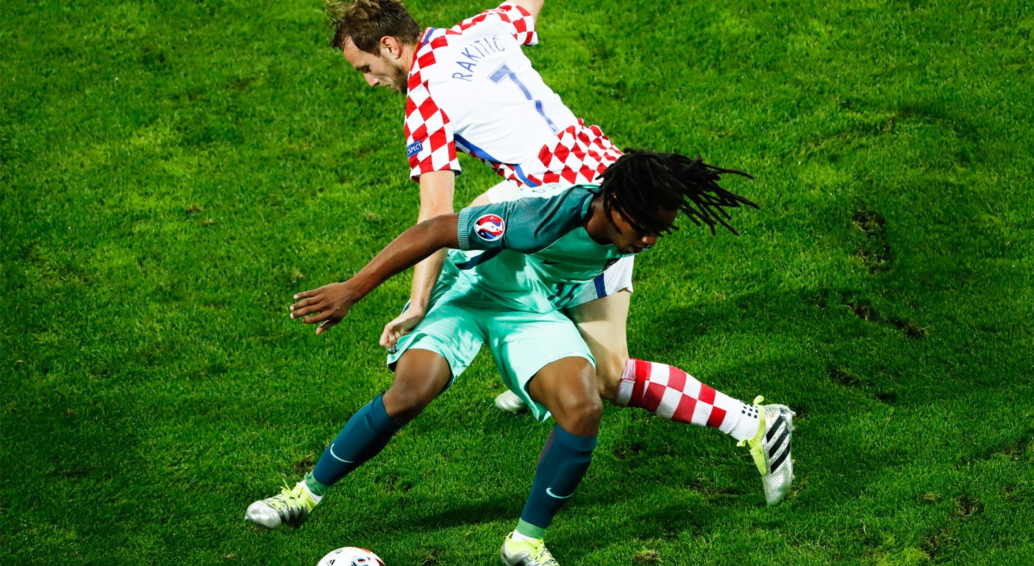  No jogo dos oitavos de final frente &agrave; Cro&aacute;cia, Renato Sanches &eacute; suplente e volta a entrar no in&iacute;cio da segunda parte 