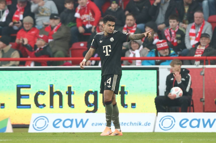 Imagem de Luis Díaz recebe três jogos de castigo e falha receção do Bayern ao Sporting