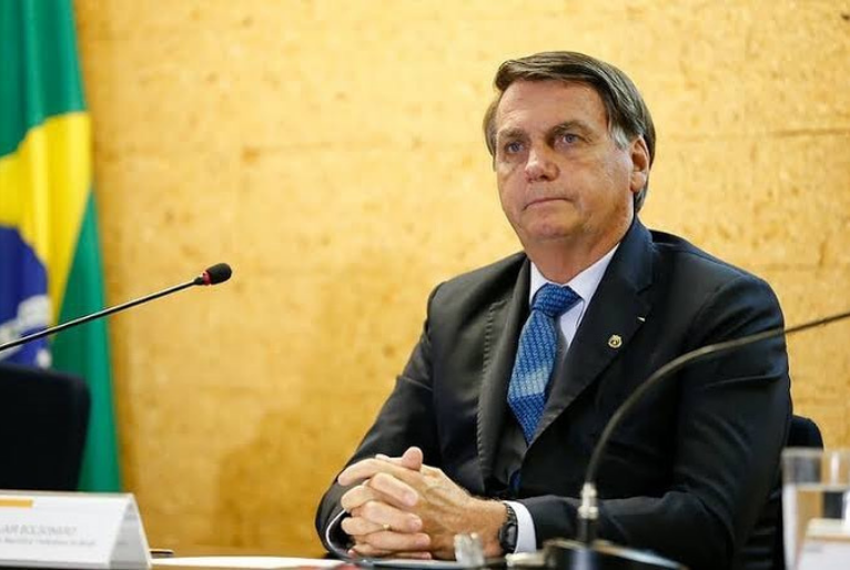 Bolsonaro nega pensar em rutura democrática mas exige liberdade - Vimarsana News