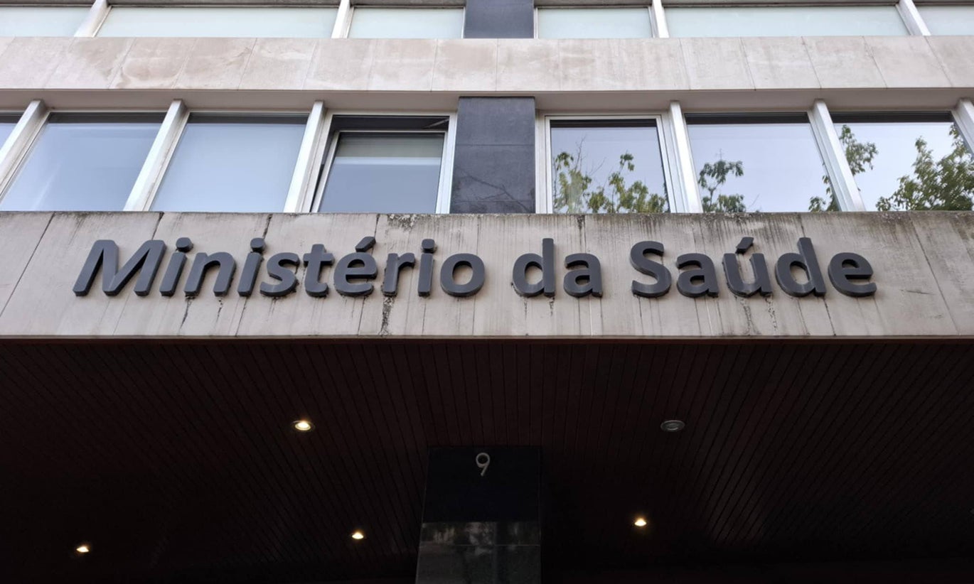 Ministra diz que encontrar soluções para utentes com altas proteladas é prioridade