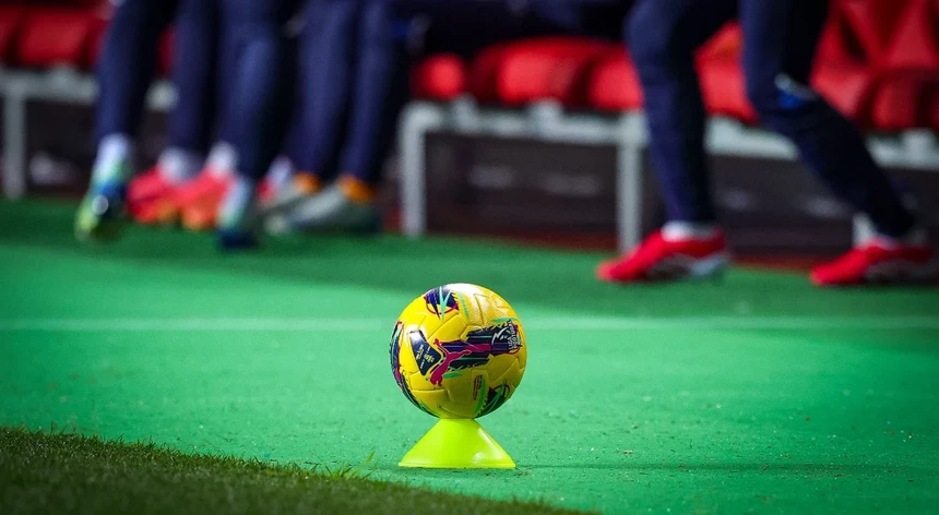 Imagem de Estoril Praia e Sporting de Braga na abertura de jornada de cinco dias