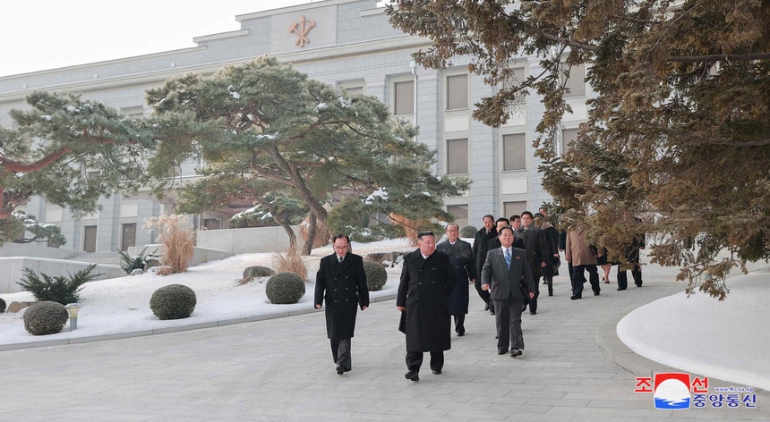 O executivo de Kim Jong-un refere que a gripe está entre as doenças que estão a espalhar-se neste momento pela capital. 
