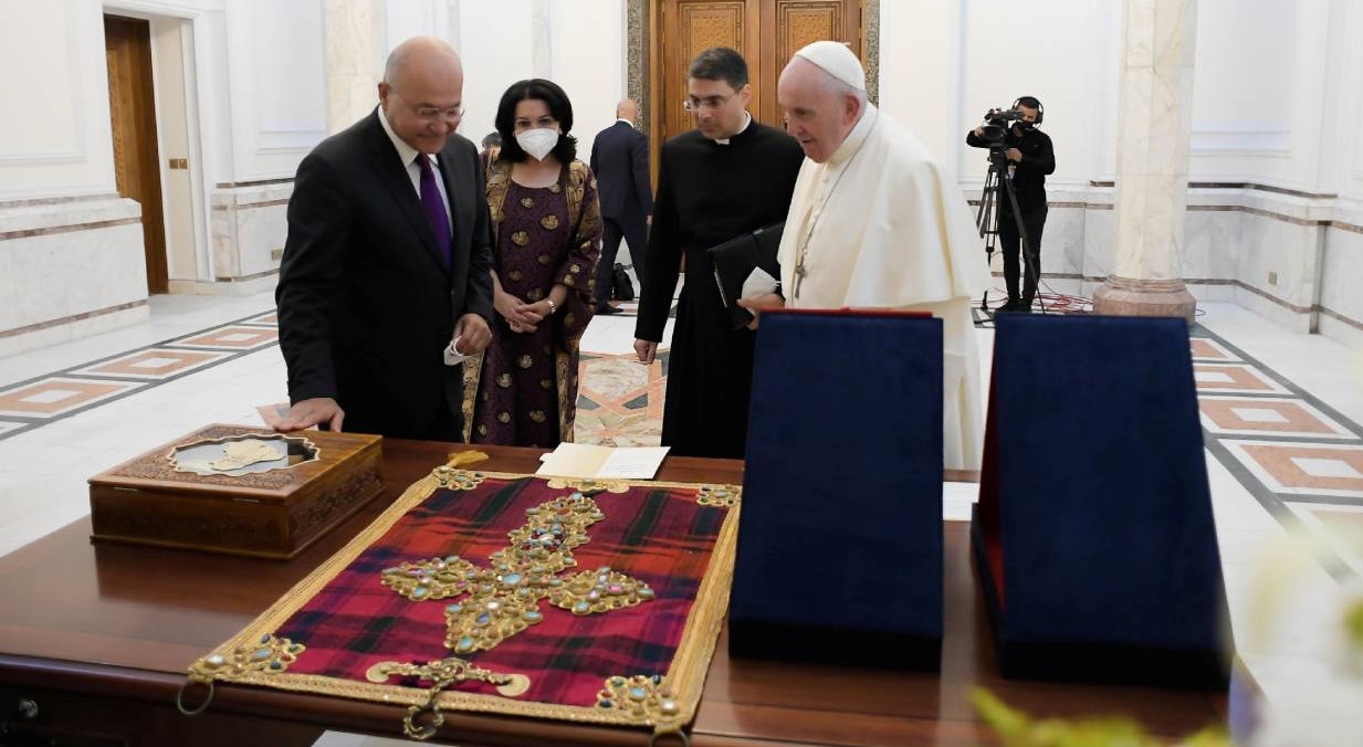  Presidente Barham Salih com Papa no Pal&aacute;cio Presidencial | Vatican Media - Reuters  