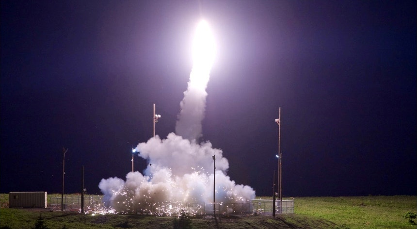 De acordo com Washington, a Coreia do Norte aparenta estar a preparar outro míssil balístico
