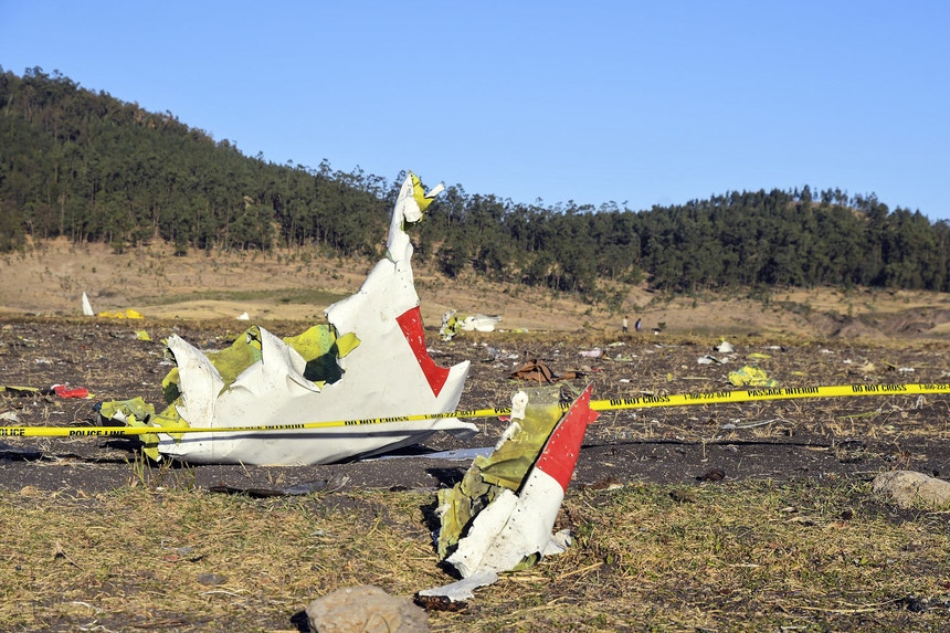 A aeronave caiu numa zona chamada Hejeri, perto da cidade de Bishoftu, a 42 quilómetros a sudeste da capital da Etiópia
