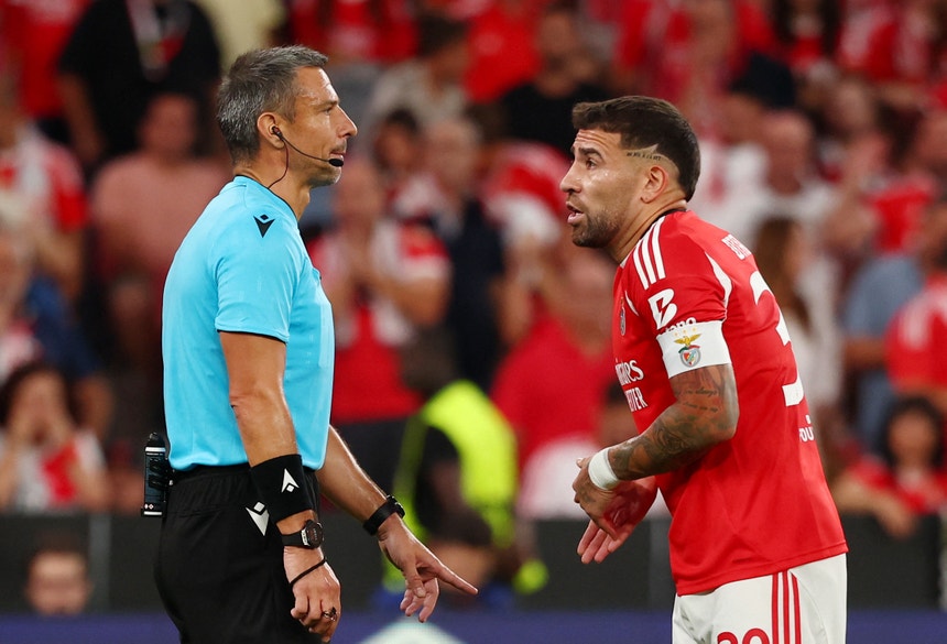 Imagem de Árbitro esloveno Slavko Vincic no Benfica-Nápoles