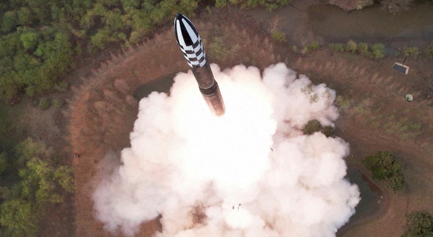 Hwasong-18.  La Corée du Nord teste le premier missile balistique à combustible solide