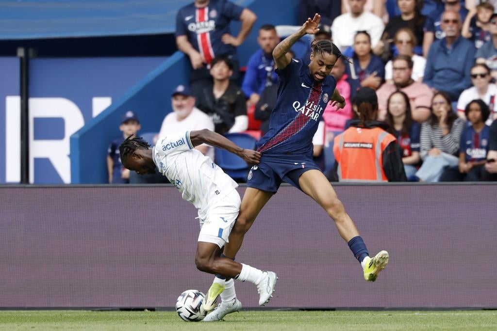 Líder Paris Saint-Germain cede empate com várias poupanças para a `Champions`