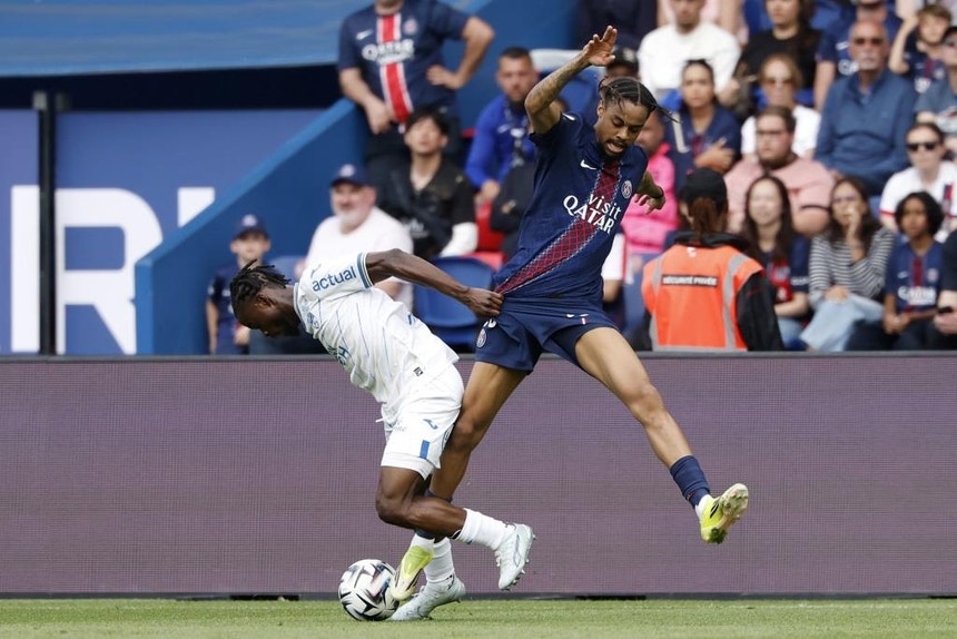 Imagem de Líder Paris Saint-Germain cede empate com várias poupanças para a `Champions`