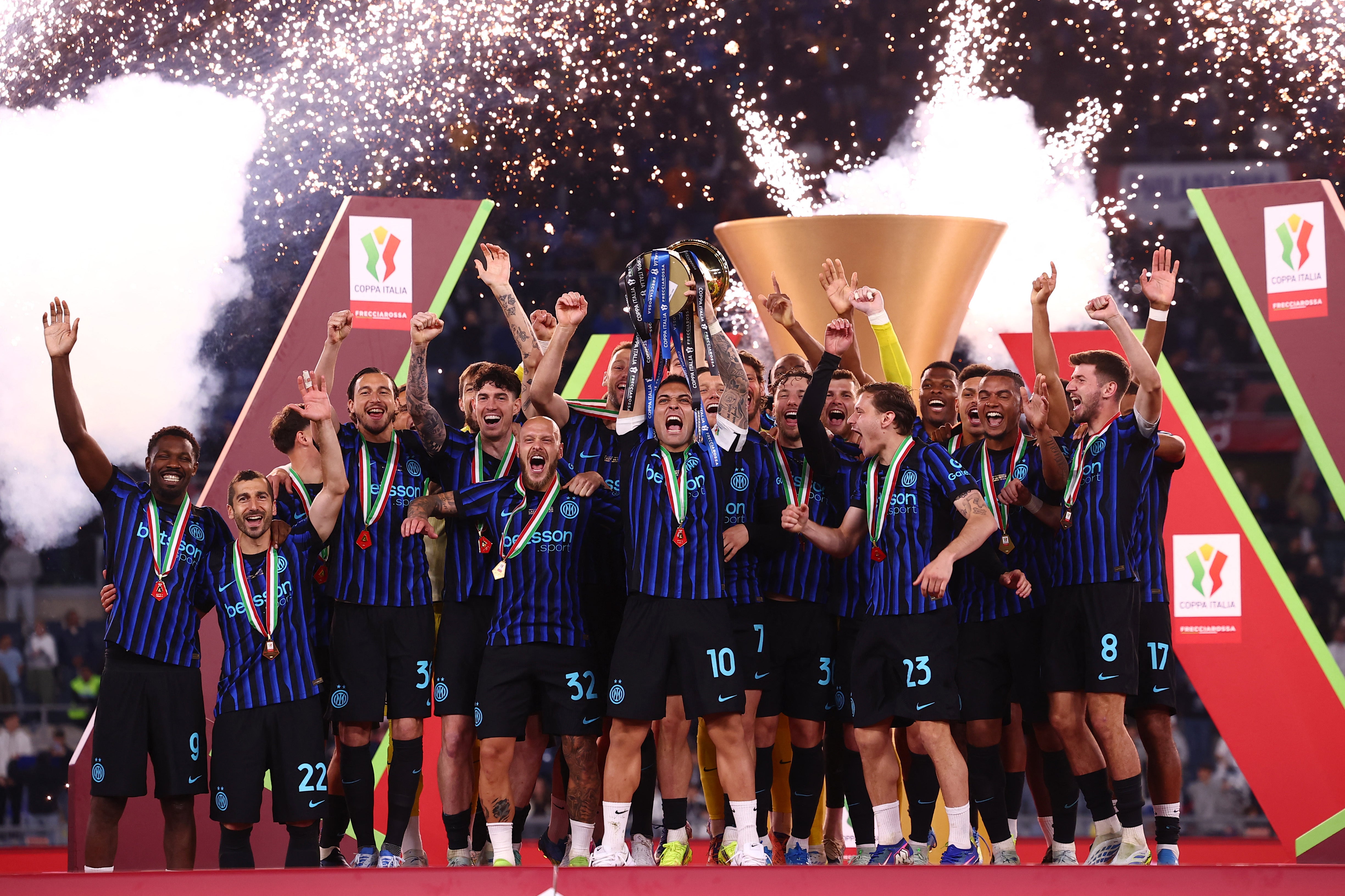 Inter Milão faz `dobradinha` ao bater Lazio na final da Taça de Itália